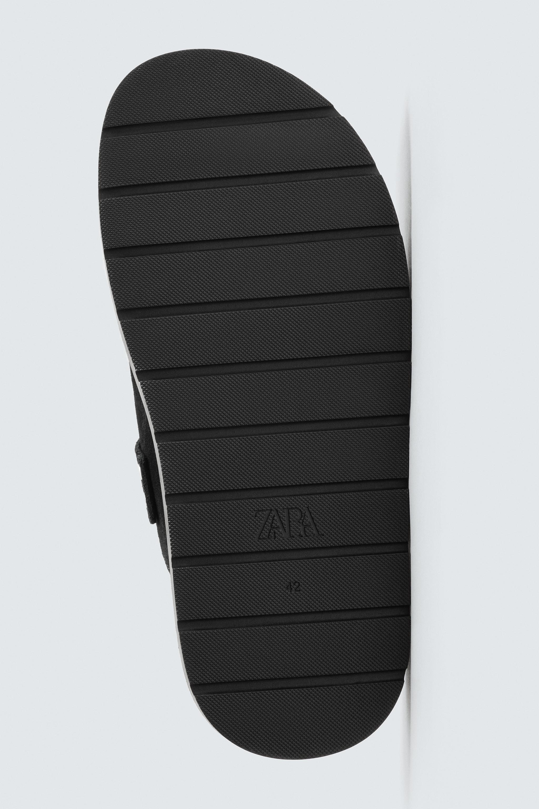 LEATHER BUCKLE CLOGS